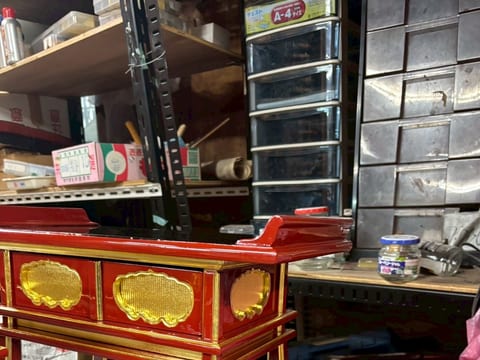 朱塗りの箱型仏具