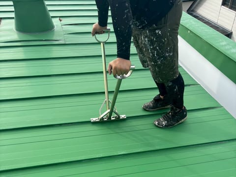 緑屋根の艶やかな仕上げ